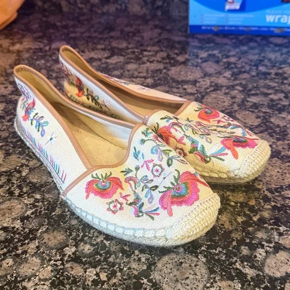 GIANNI BINI ladies floral flat spirals slip on very good condition size 8 1/2 - Picture 7 of 8